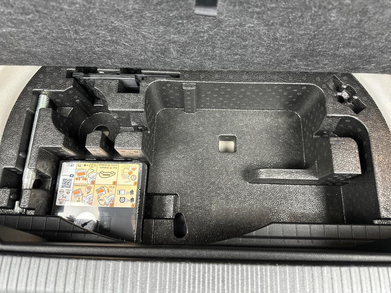 Peugeot 2008 electrique 136 ch gt pack — photo 36