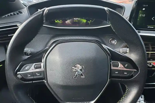Peugeot 2008 puretech 130 s&amp;s bvm6 — photo 44