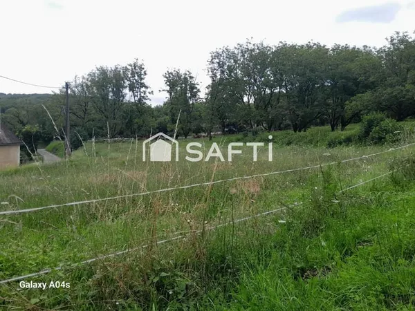 Terrain constructible de 1920m2 électricité eau et téléphone à proximité