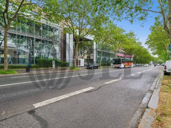 Bureaux 1365 m²