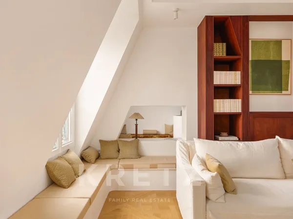 Paris VIIe — Rue de Beaune — Un duplex de caractère signé Sara Skalli