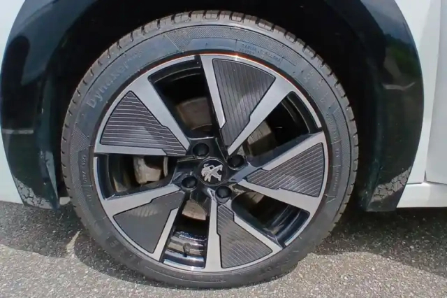 Peugeot 208 electrique 50 kwh 136ch — photo 13
