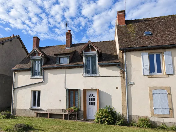 Maison de village à rénover avec grange – Deux-Chaises