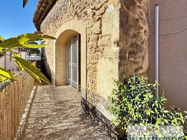 Maison de village - 2 chambres, balcons, caves
