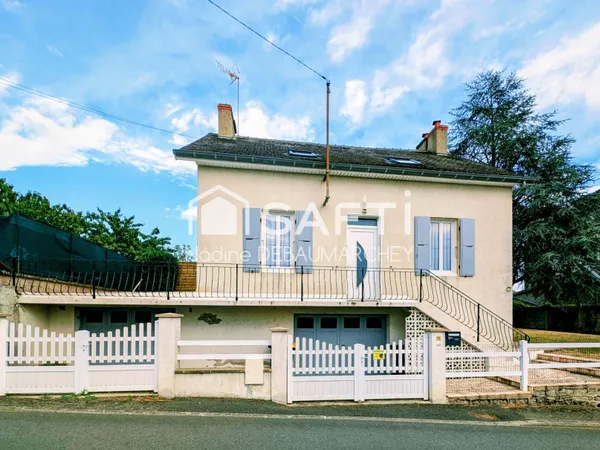 Le charme de la pierre et le confort du plain-pied à deux pas du bourg : découvrez cette maison réno
