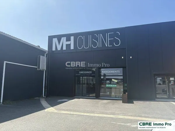 Local commercial 235 m²