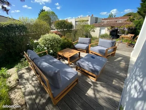 MAISON CENTRE VILLE AVEC JARDIN , 2 TERRASSES, et GARAGE