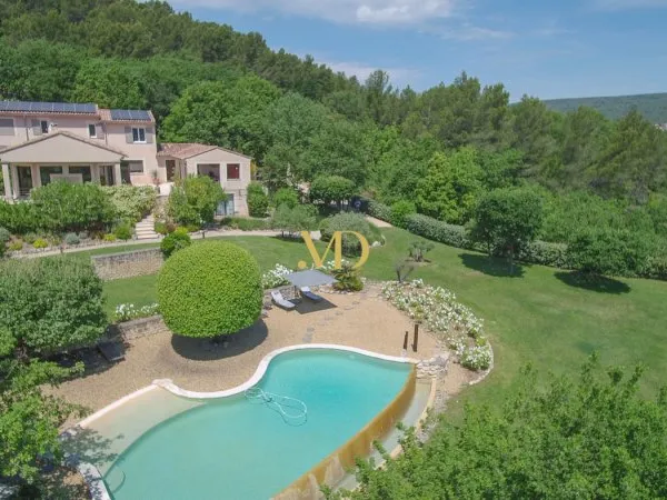 Propriété de caractère avec vue panoramique à Saint-Saturnin-lès