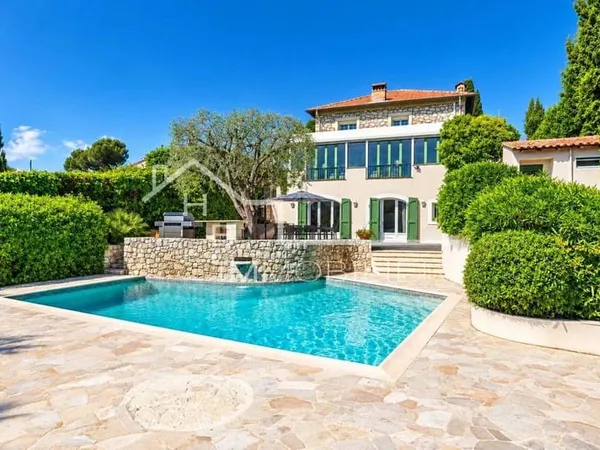 Villa 7 pièces 233 m²