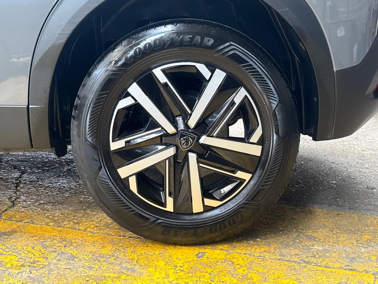 Peugeot 2008 1.2 puretech 100ch s&s active — photo 11