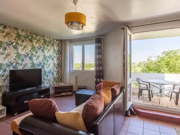 Grand 2 pièces de 50 m² avec terrasse et parking