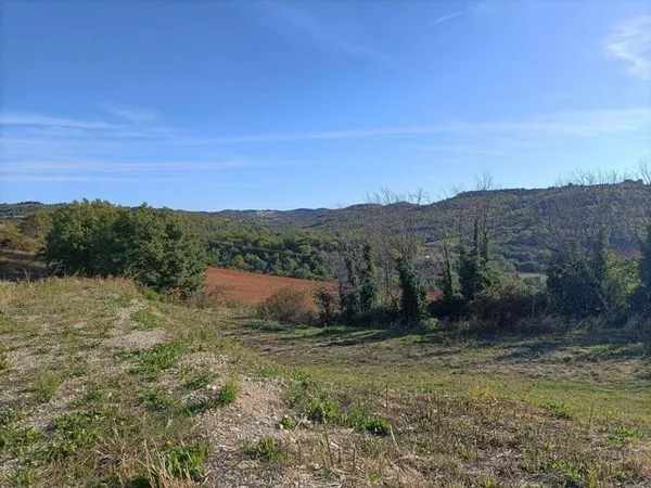 Terrain 552 m²