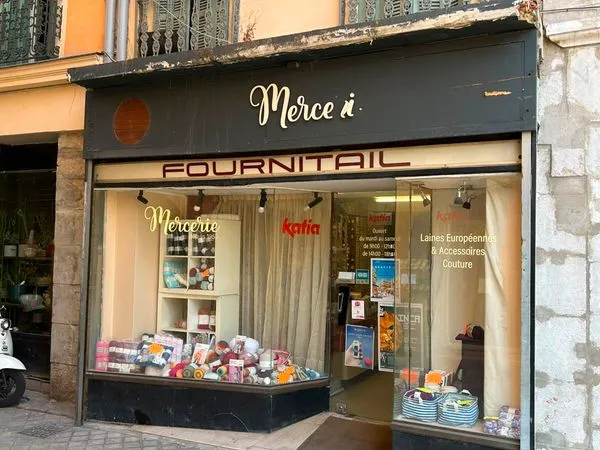Toulon Centre - Place Vincent Raspail - Emplacement commercial recherché