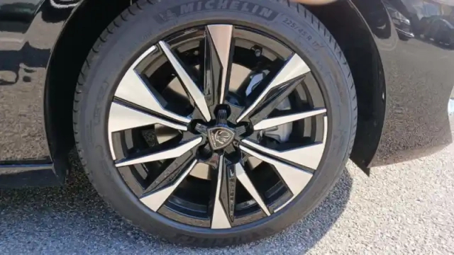 Peugeot 308 hybrid 145 e-dcs6 — photo 13