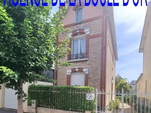 ROMILLY/S/SEINE - MAISON DE VILLE de 127 m² au sol en bon état général