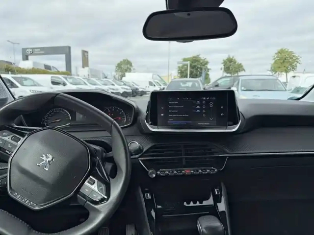 Peugeot 208 puretech 100 s&amp;s bvm6 — photo 8