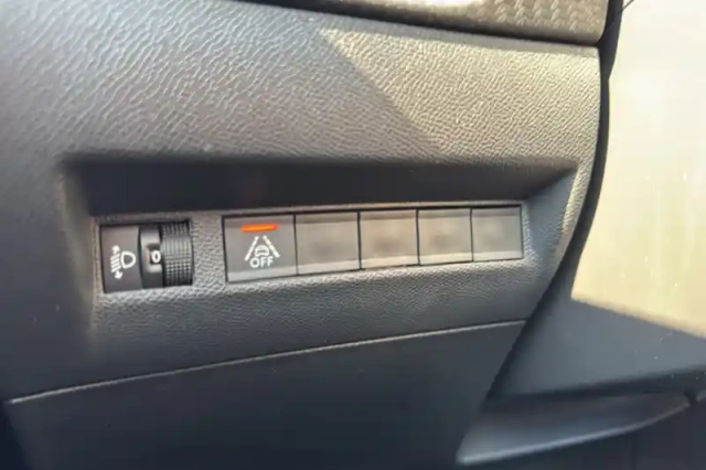 Peugeot 208 puretech 75 s&amp;s bvm5 — photo 35