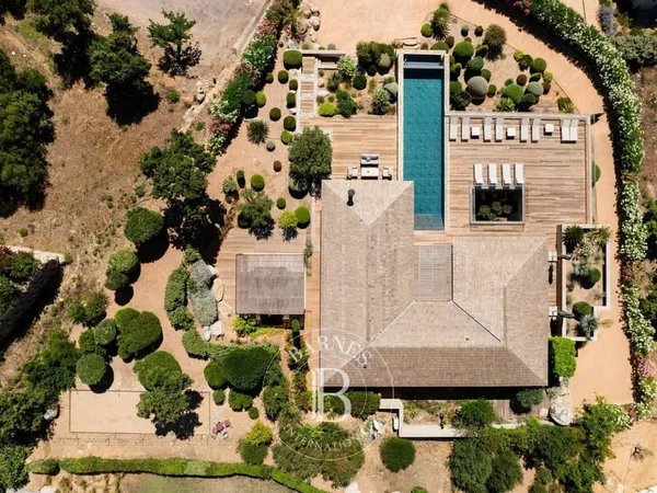 Villa 7 pièces 300 m²