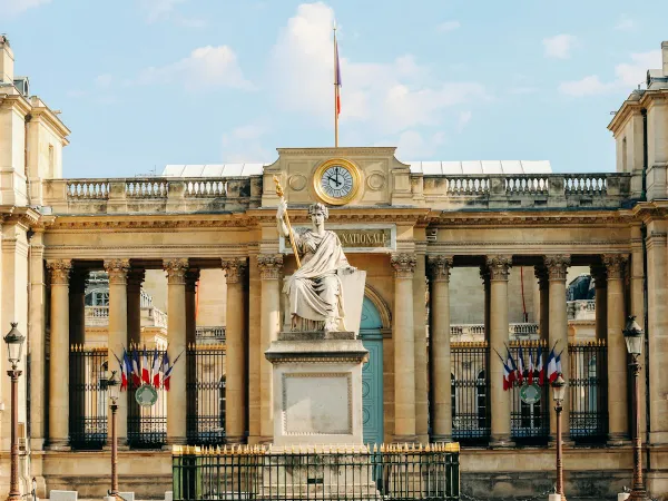 Budget 2027 : l'examen de la première partie reprend le 27 octobre et le vote solennel est inscrit au 3 novembre, et non au 20 octobre — le calendrier à jour