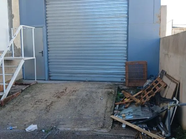 Local d'activité ou stockage 400m2 à louer GAROSUD LOYER 3000E