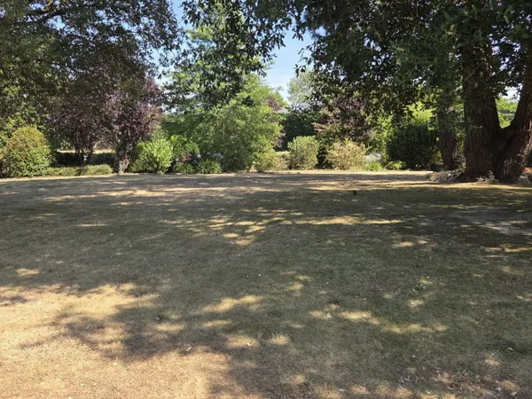 Terrain 900 m²
