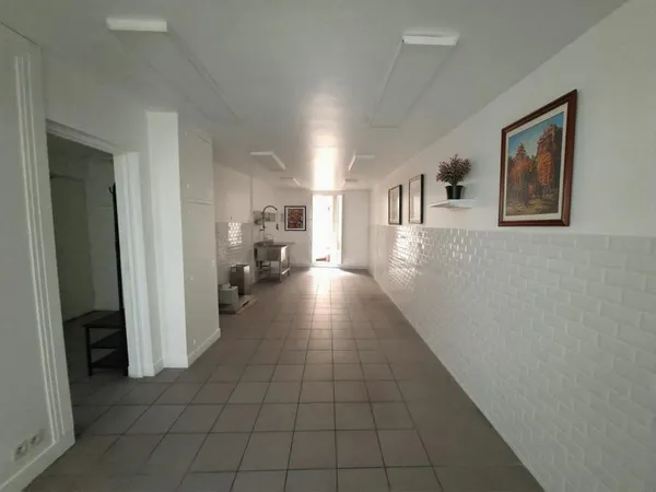 Vends local commercial 42m² JOUFFROY D'ABBANS Paris 17ème