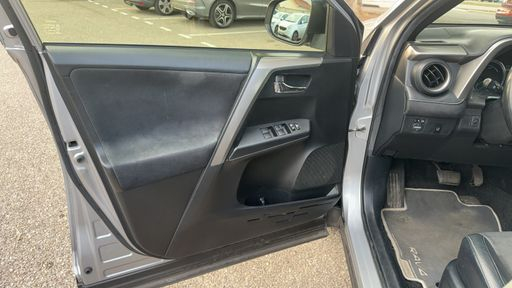 Toyota RAV4 2.5 VVTi 197 Hybrid E-CVT - Design – 2018 – 149111 km – Hybride essence – Boîte Automatique — photo 38