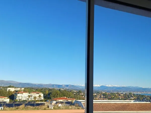 3 Pièces 60 M² en dernier étage vue mer et montagnes