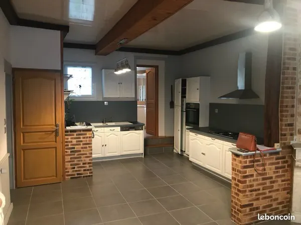 à louer - maison de ville non meublée avec jardin - breteuil (oise)