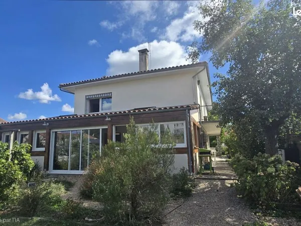 Maison 8 pièces 198 m²