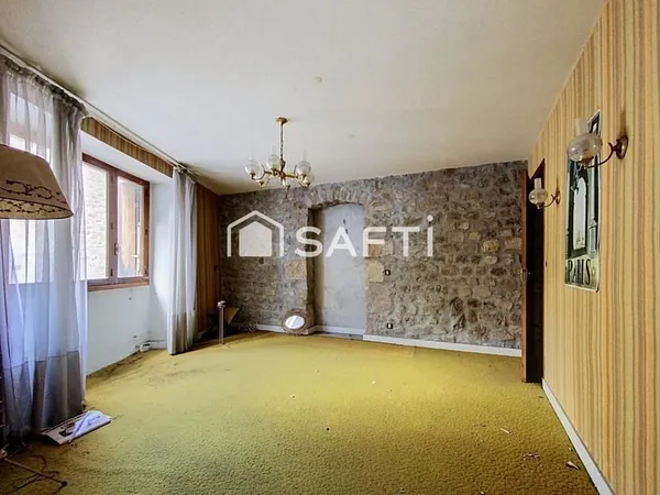 Ensemble immobilier en pierre au coeur de Saint-Félicien