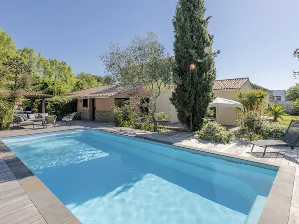 Vends maison 247m² belle villa avec piscine sur parc paysagé