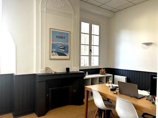 Local commercial lumineux de 95,60m2 à Pessac Centre