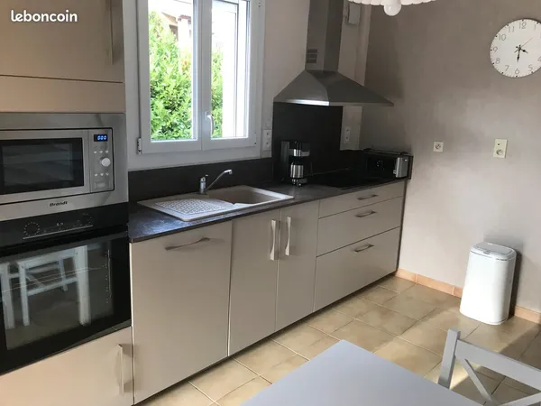 Location Appartement Meublé Rénové dans Maison - 4 Pièces - 89 m2 - 2 chambres + 1 bureau - Terrasse