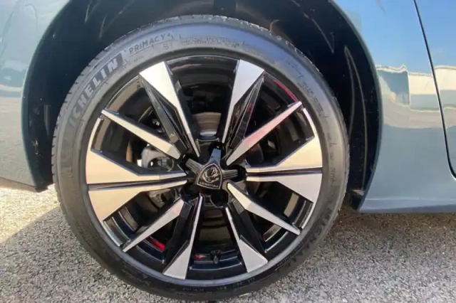 Peugeot 308 sw hybrid 145 e-dcs6 — photo 14