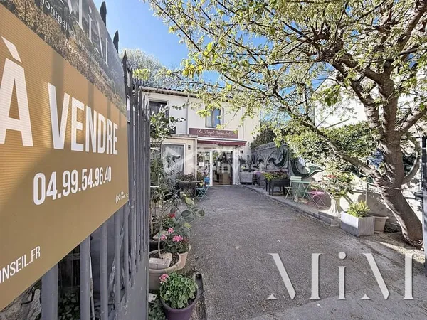 Local commercial 140 m²