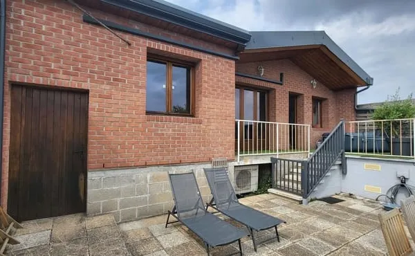 Maison familiale semi-mitoyenne et semi-plain-pied 120 m²
