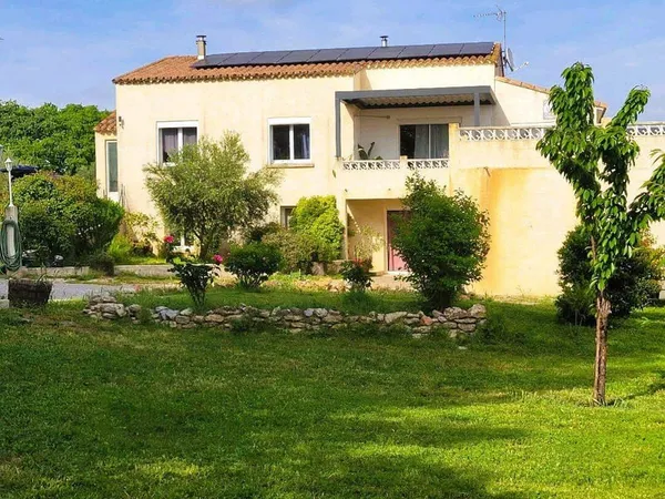 Maison 8 pièces 233 m²