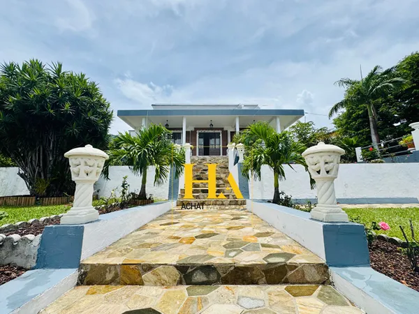Villa T9 à Saint Denis secteur Domenjod