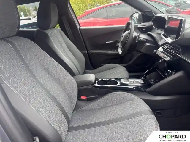 Peugeot 2008 hybrid 145 e-dcs6 — photo 15