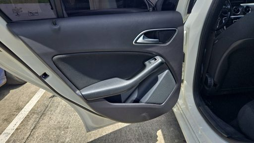 Mercedes Classe A 180 122 - Inspiration – 2015 – 84650 km – Essence – Boîte Manuelle — photo 17