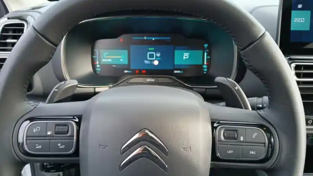 Citroën C5 Aircross hybride rechargeable 225 e-eat8 — photo 47