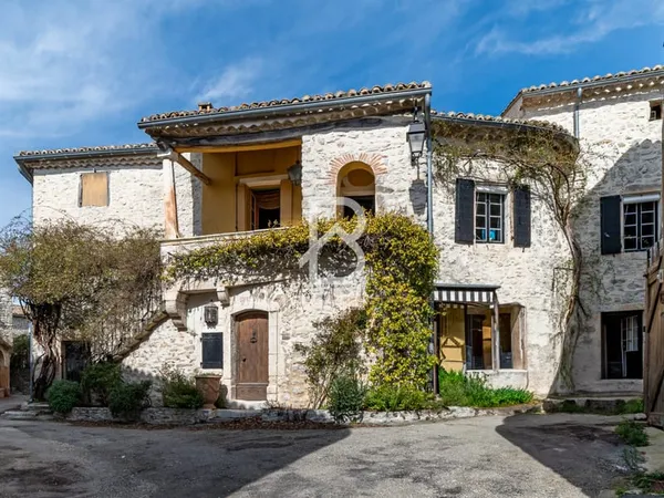 UZES NORD - MAISON DE VILLAGE en pierres de 215 m2 - 10 pièc