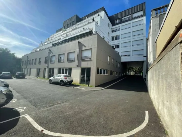 Local d'activité 9 pièces 337 m²
