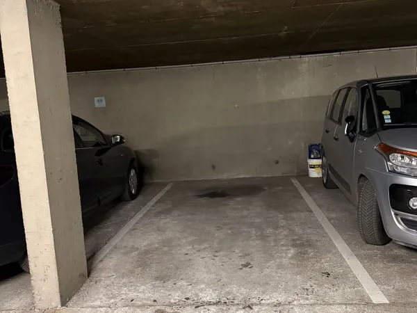 Location place parking couvert