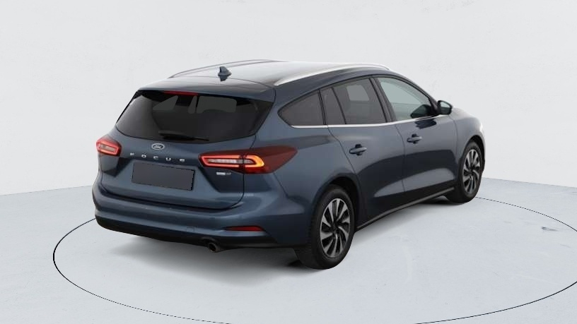 Ford Focus — photo 7