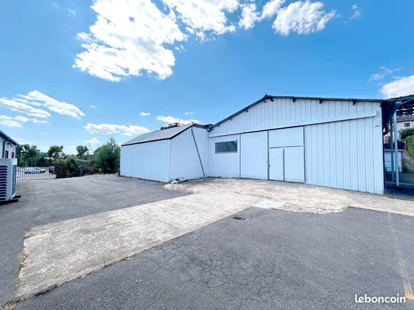 LOCAL INDUSTRIEL À LOUER - 1029 m² - NONTRON (24)