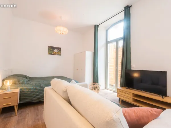 Studio 27m2 | Meublé équipé | Centre ville | Clim. Mobile | Courette privée