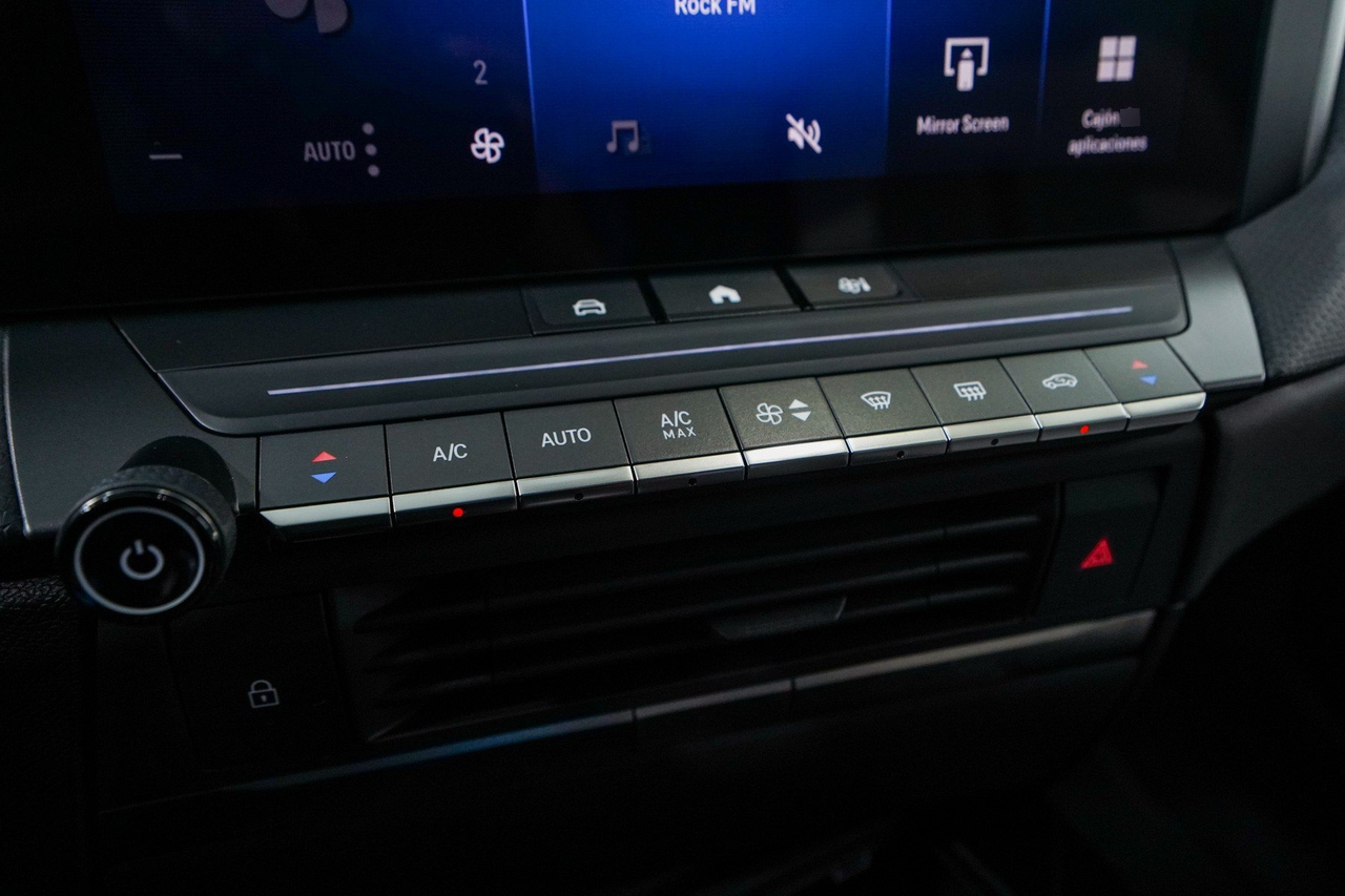 Opel Astra — photo 24