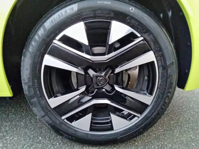 Peugeot 208 electrique 50 kwh 136ch — photo 24